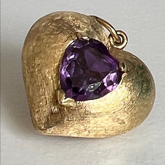 Jewelry - 14k gold charm with amethyst Gemstone